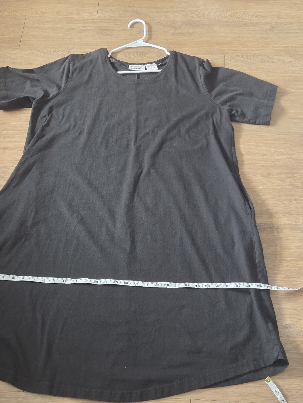 Minimalist Black Short Sleeve Midi Dress - Picture 5 of 6